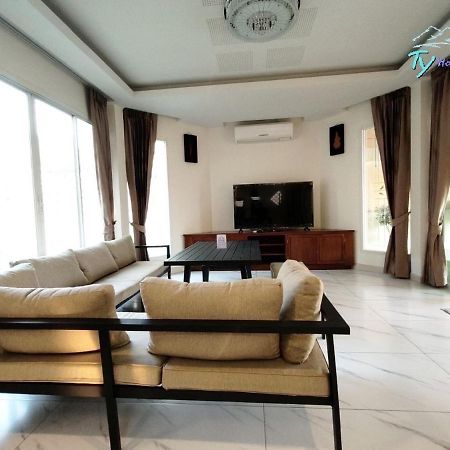 Ty Holiday Resort Pattaya Bagian luar foto
