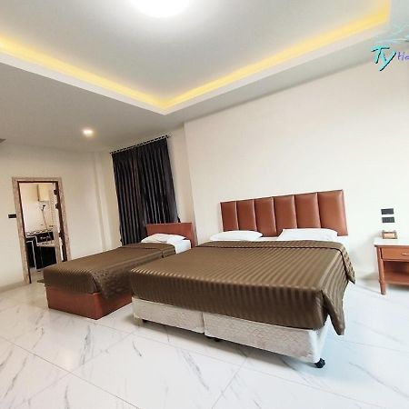 Ty Holiday Resort Pattaya Bagian luar foto