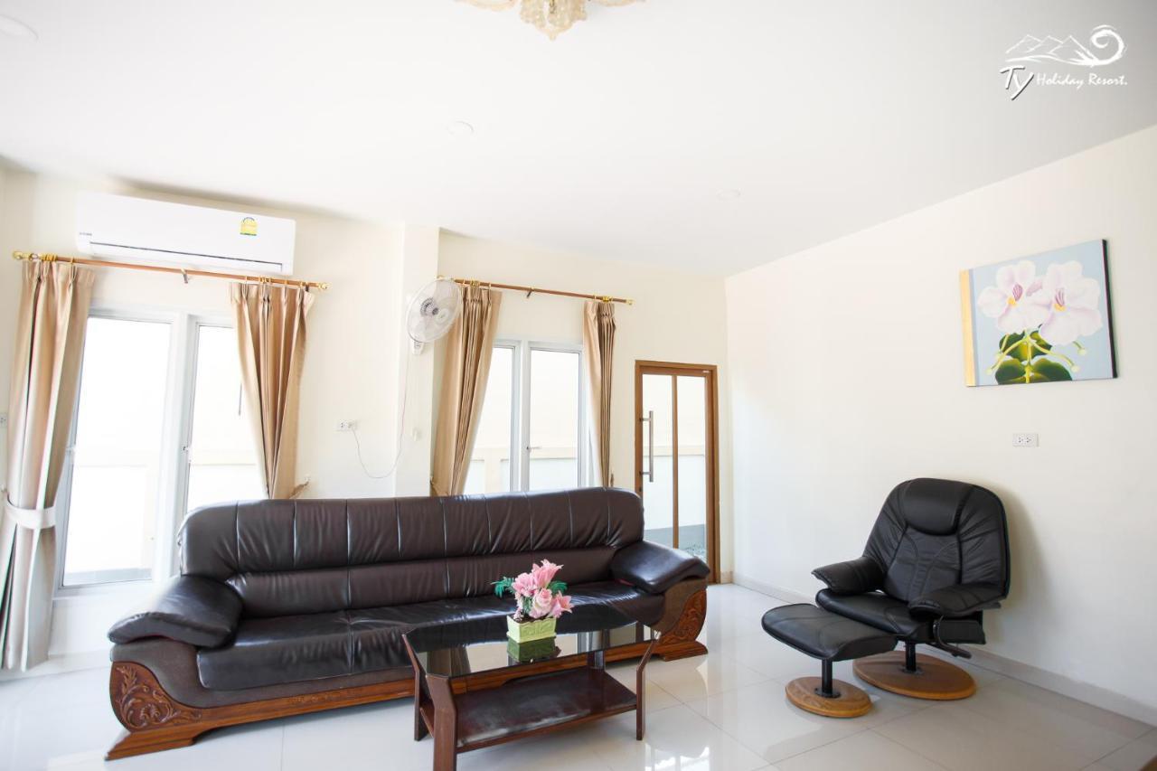 Ty Holiday Resort Pattaya Bagian luar foto