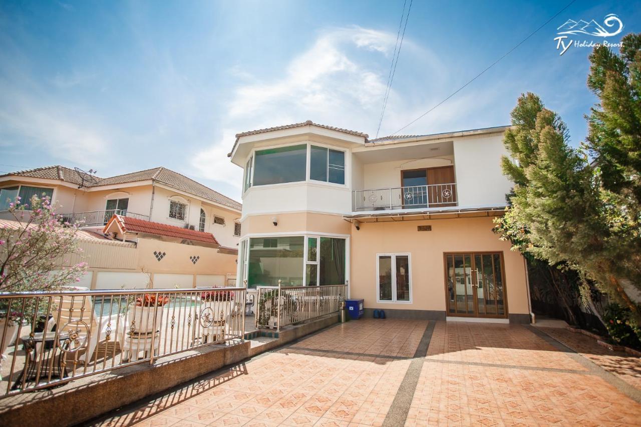 Ty Holiday Resort Pattaya Bagian luar foto
