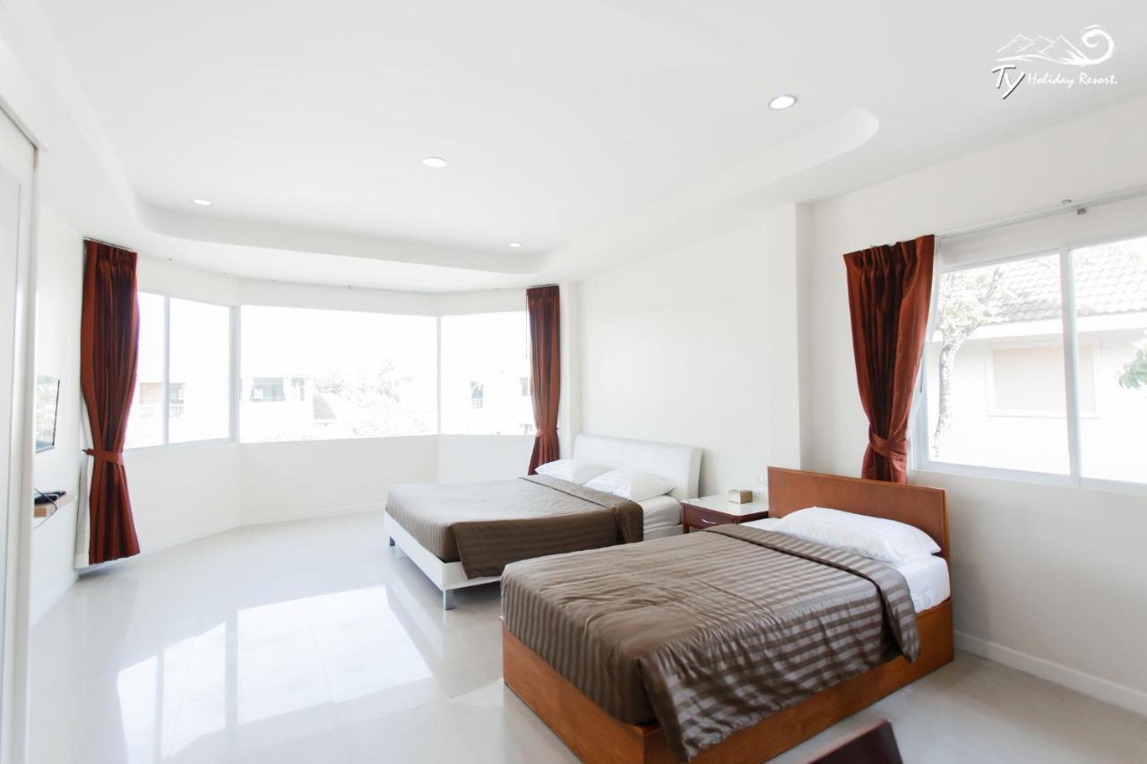 Ty Holiday Resort Pattaya Bagian luar foto