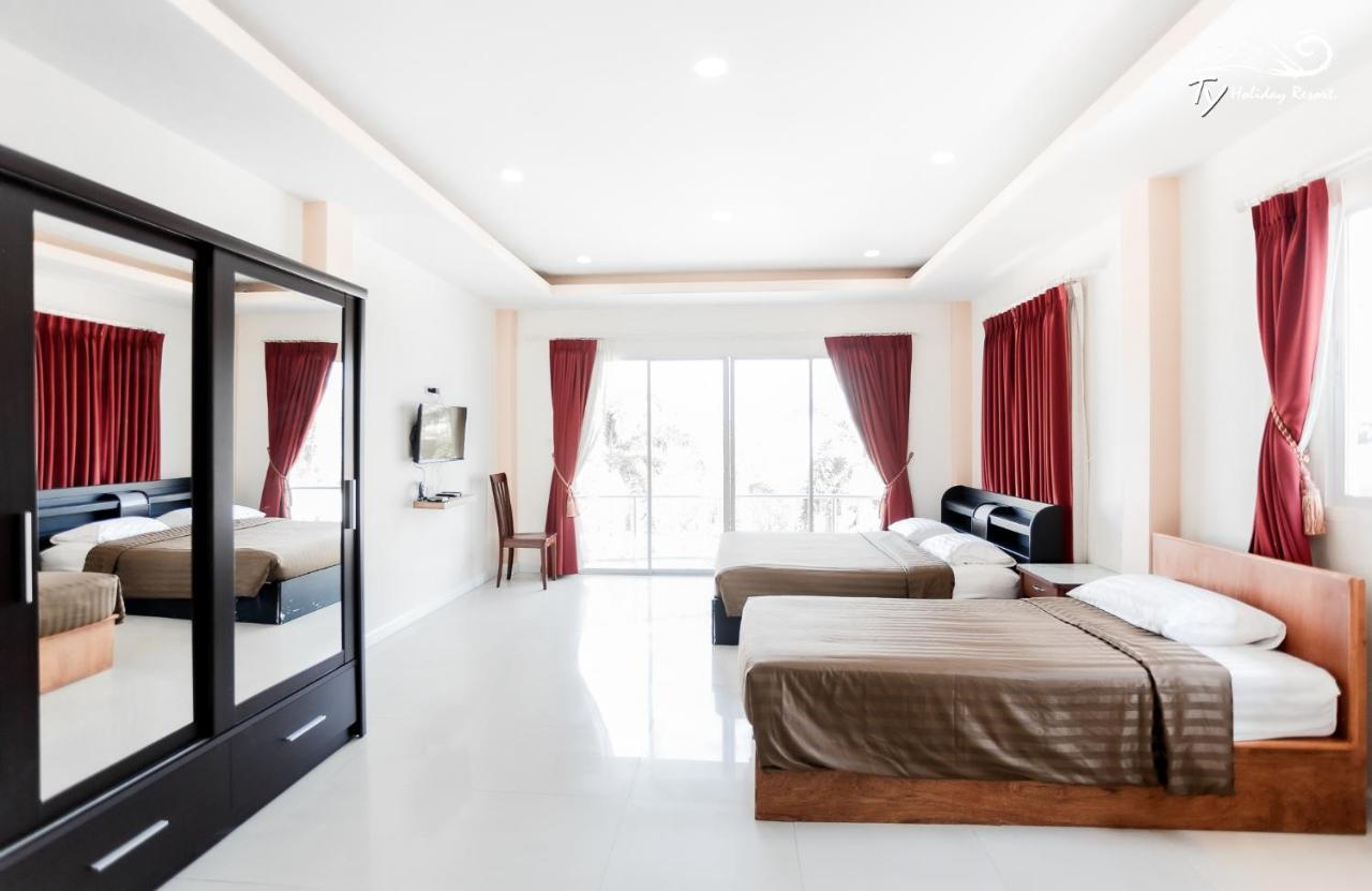 Ty Holiday Resort Pattaya Bagian luar foto