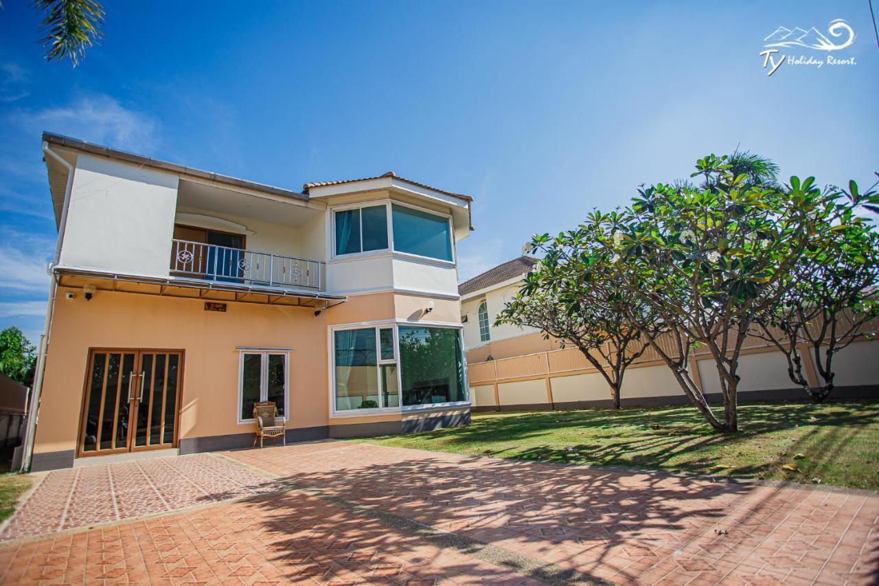 Ty Holiday Resort Pattaya Bagian luar foto