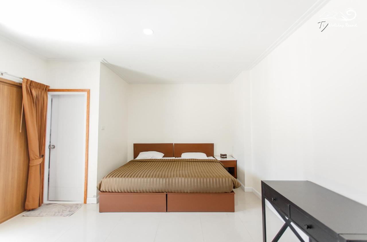 Ty Holiday Resort Pattaya Bagian luar foto