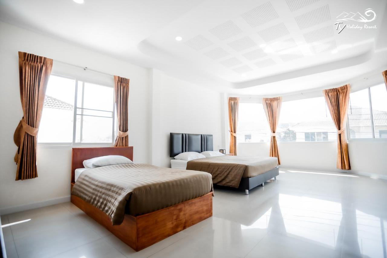 Ty Holiday Resort Pattaya Bagian luar foto