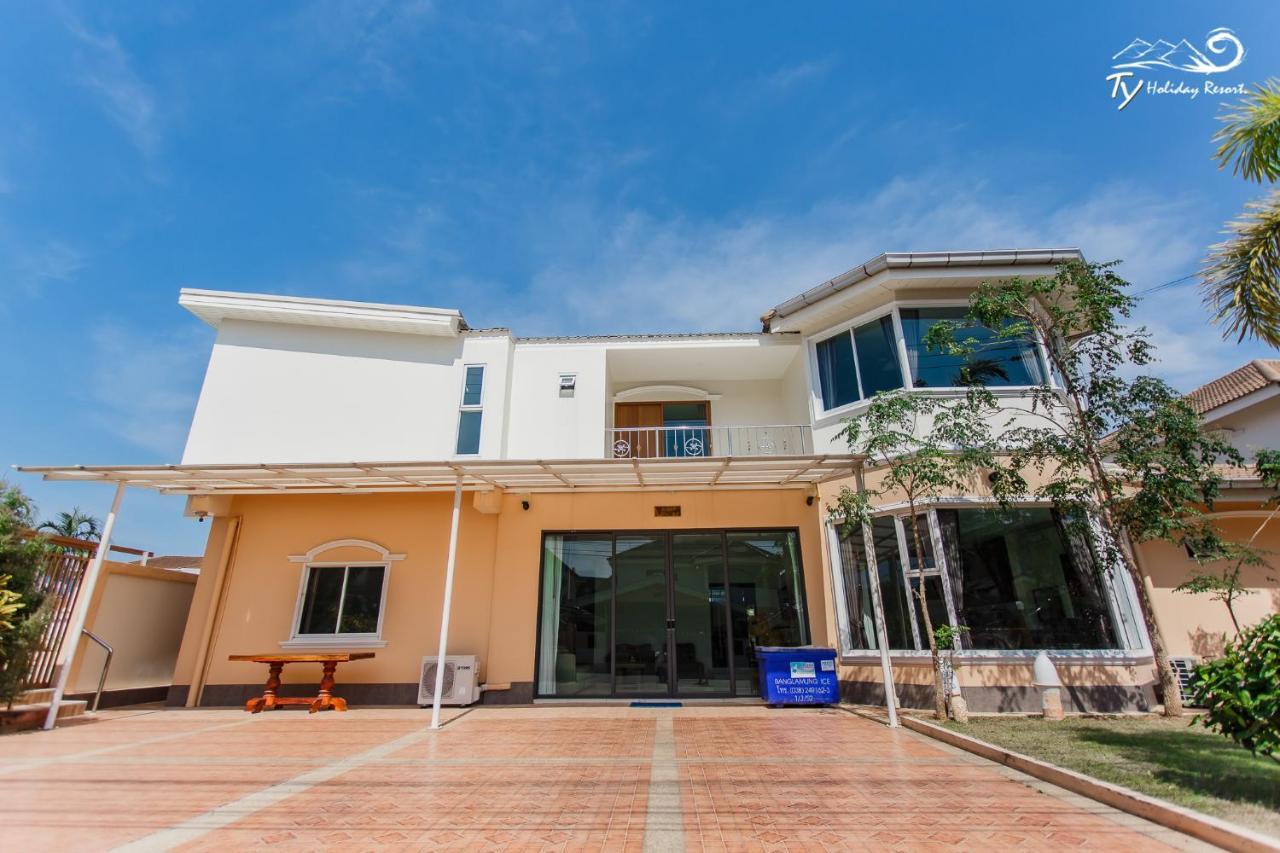 Ty Holiday Resort Pattaya Bagian luar foto