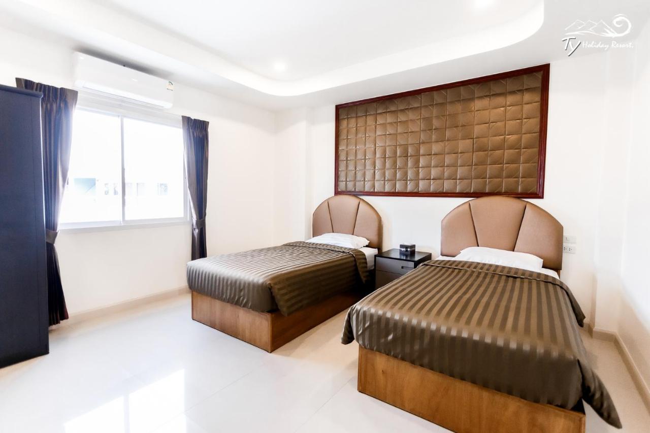 Ty Holiday Resort Pattaya Bagian luar foto