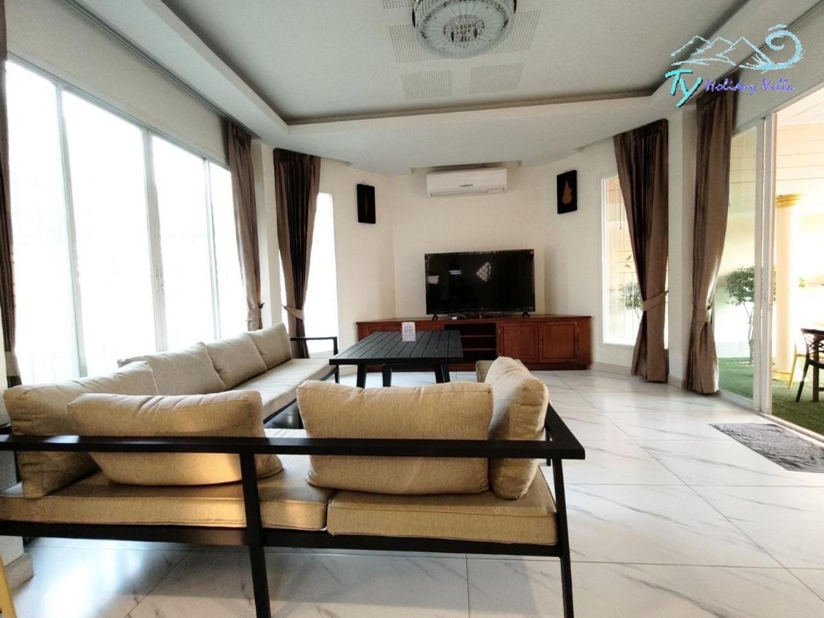 Ty Holiday Resort Pattaya Bagian luar foto